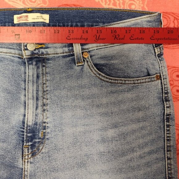 Levi's Light Blue Denim Jeans - Picture 8 of 11